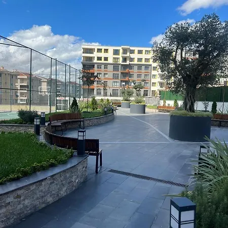 2 Bed-room Penthouse With Sea And Lake View